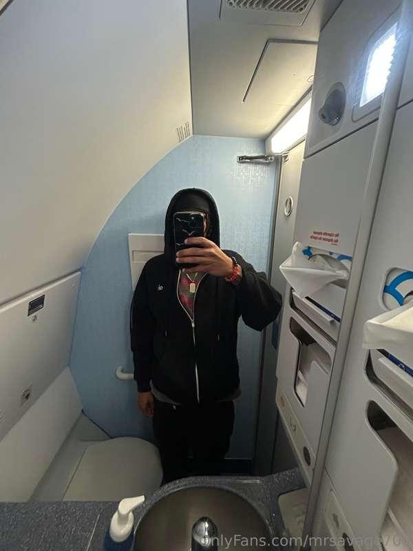 Wish I was getting throat on this plane 🥵