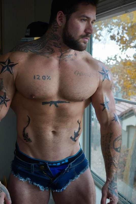 All these new tats got me feeling some type of way🦈⭐️