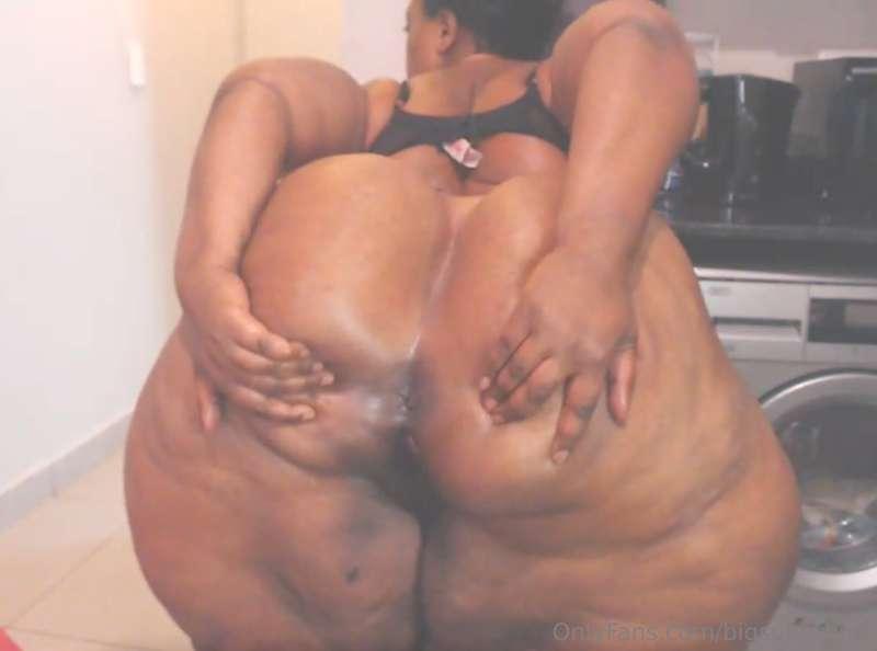 This ass needs some luv baby, I'm waiting for you babyhttps:..