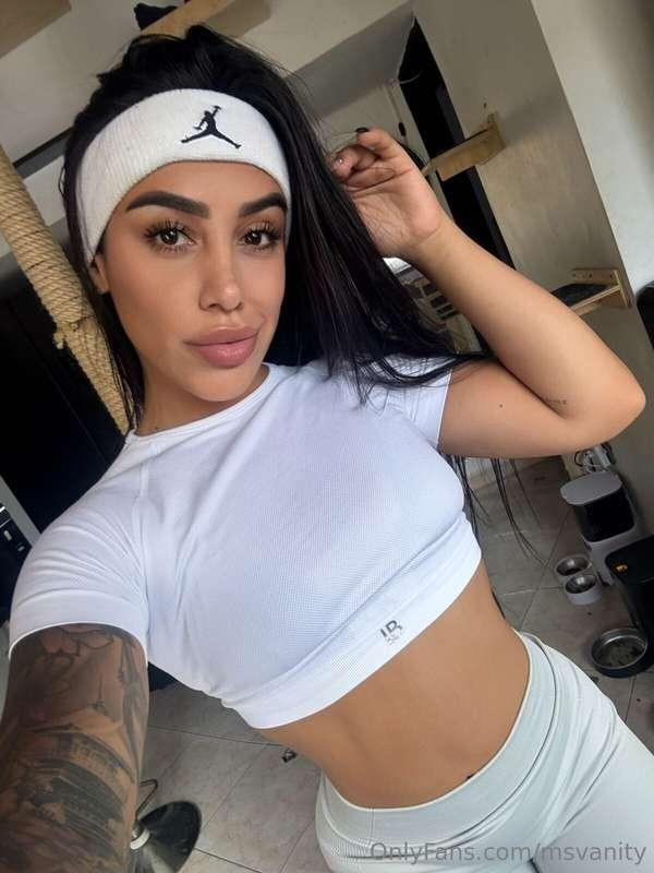 Message me your name and let me moan it and talk dirty in AU..