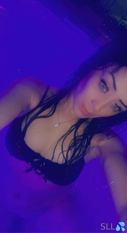 Dm me if u have a private pool 😘