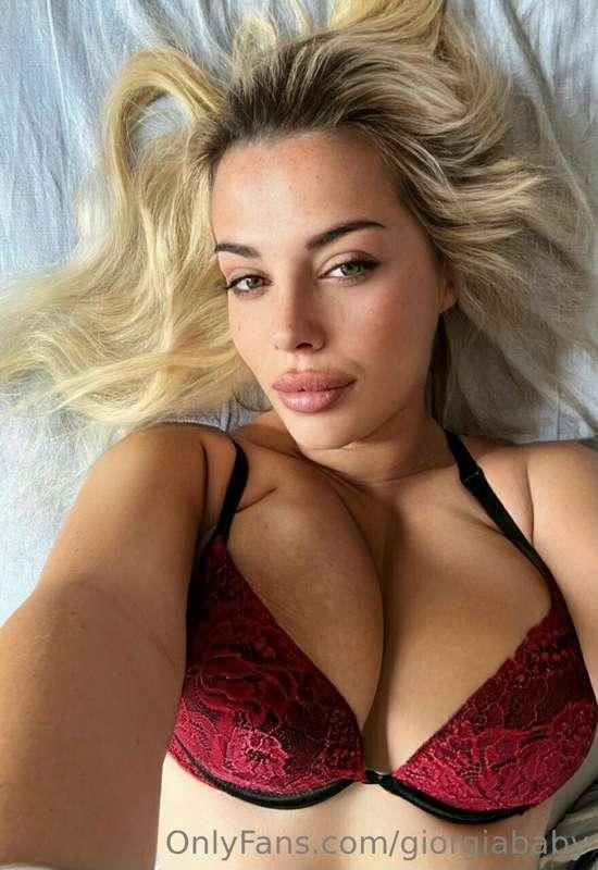 Sono nuda li sotto e mi lasci tutta la serata così? sicuro d..