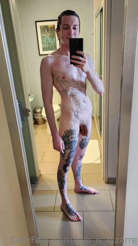I'm taking all the selfies in my hotel room. 😉😋😏