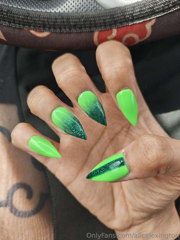 My stupid ass nails that keep getting compliments when I nev..