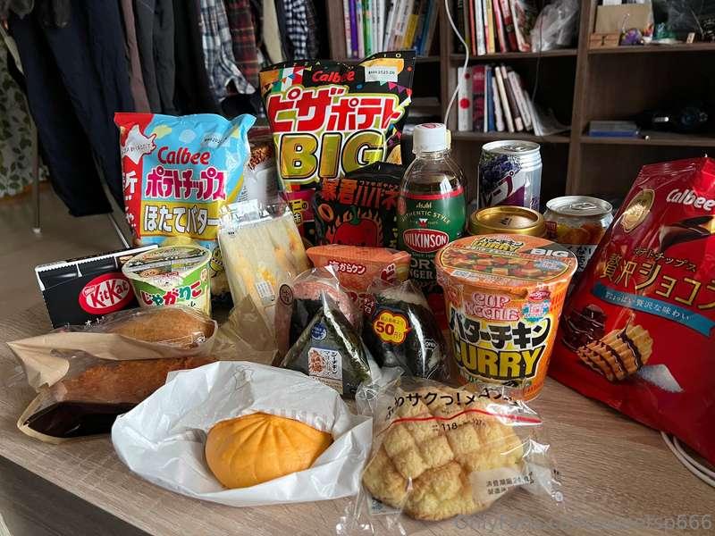 just filmed a convenience store snack haul 🇯🇵 coming SOOOOO ..