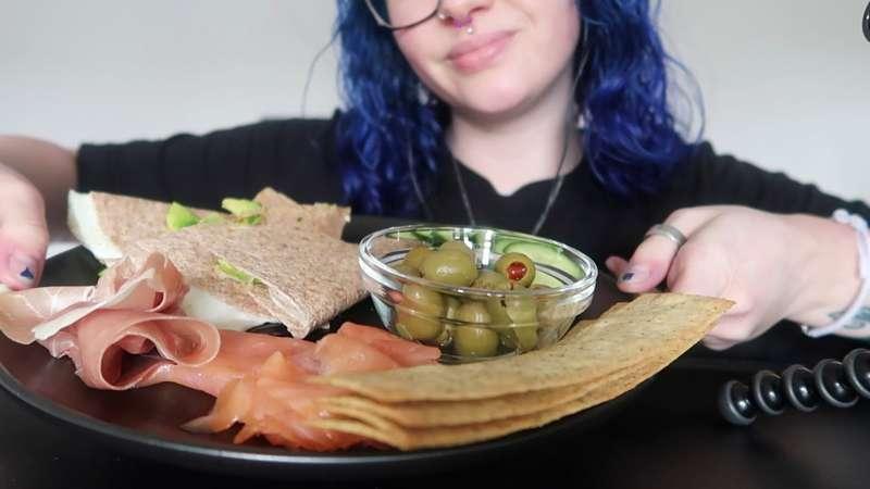 📣 EARLY ACCESS 📣 ASMR Eating A Picky Plate Lunch [Crackers, Tortilla, Fancy Meat]