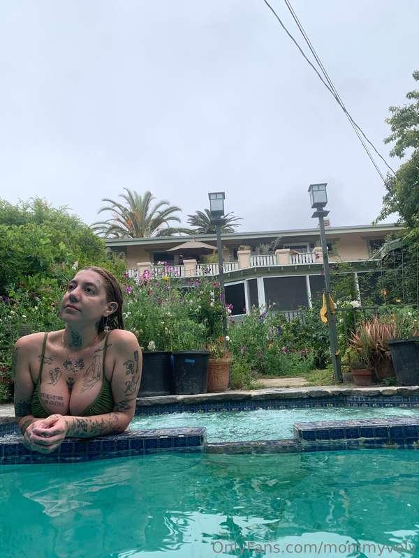 do you think i’m hot?🥺 i’ll be on tonight to talk, i took a ..