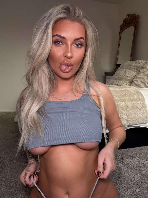 LIVE TONIGHT🎬7:00PM MST/ 9:00PM EST LETS GET WET AND WILDwho..