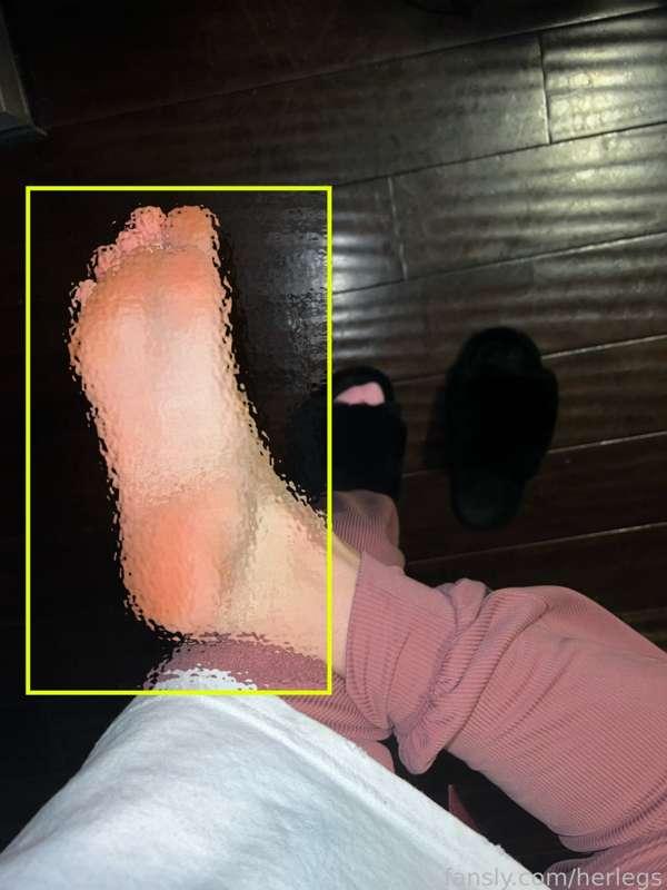 I was thinking loser, I want you to mix the pleasure of counting my sole wrinkles, with obedience is pleasure, with becoming more and more of a submissive and pathetic puppy for me... so if you are interested, today you get the opportunity to count my sole wrinkles one more time.... the number of sole wrinkles you get is the number of times that you are going to be allowed to lick my soles in your screen. 

Do it while you play obedience is pleasure. This is exactly how your week should start loser. 😈

😉 #soles #fyp #feet #uncensor 