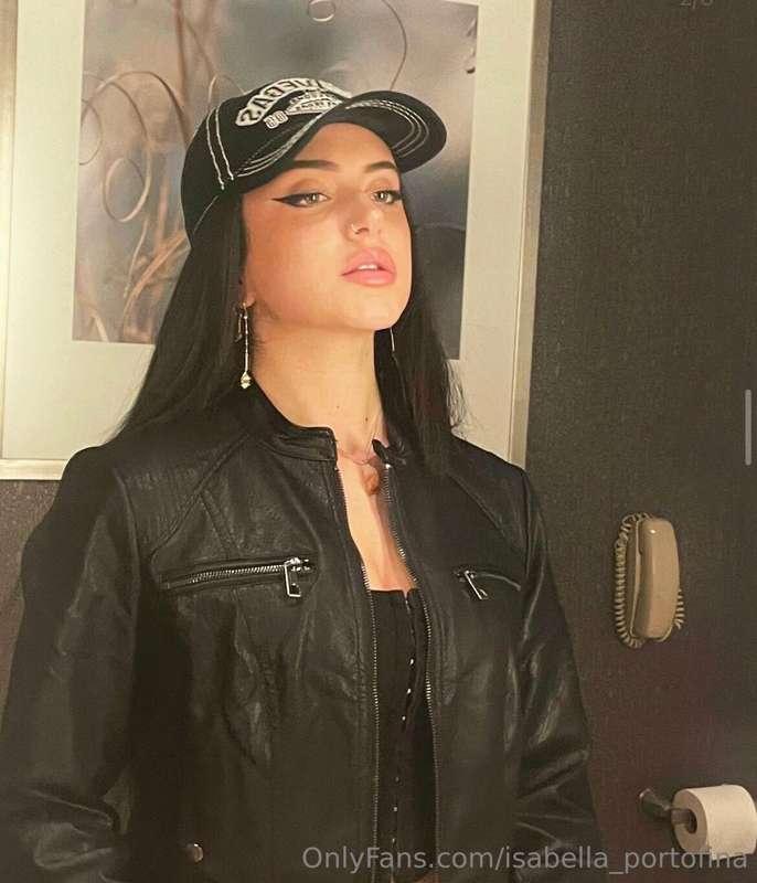 tell me im a bad girl 🖤