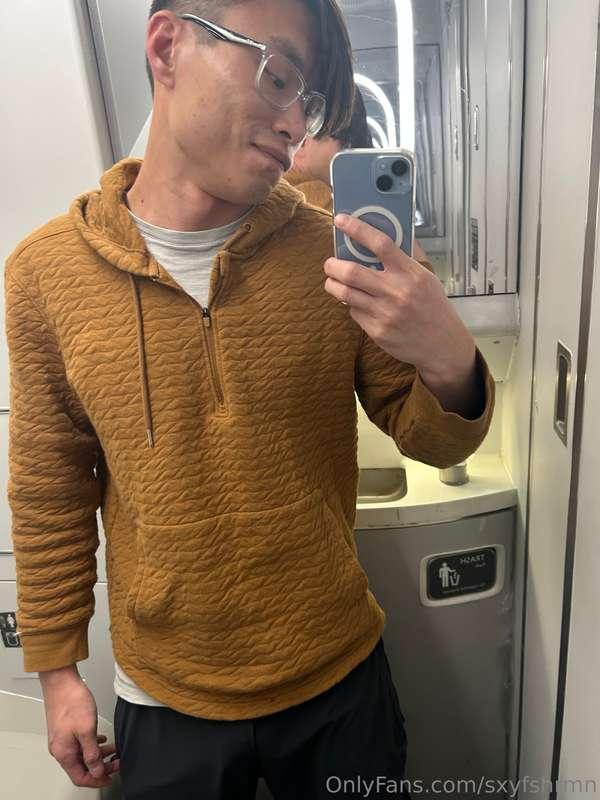 Do flights get anyone else really horny? ✈️ Never been in th..