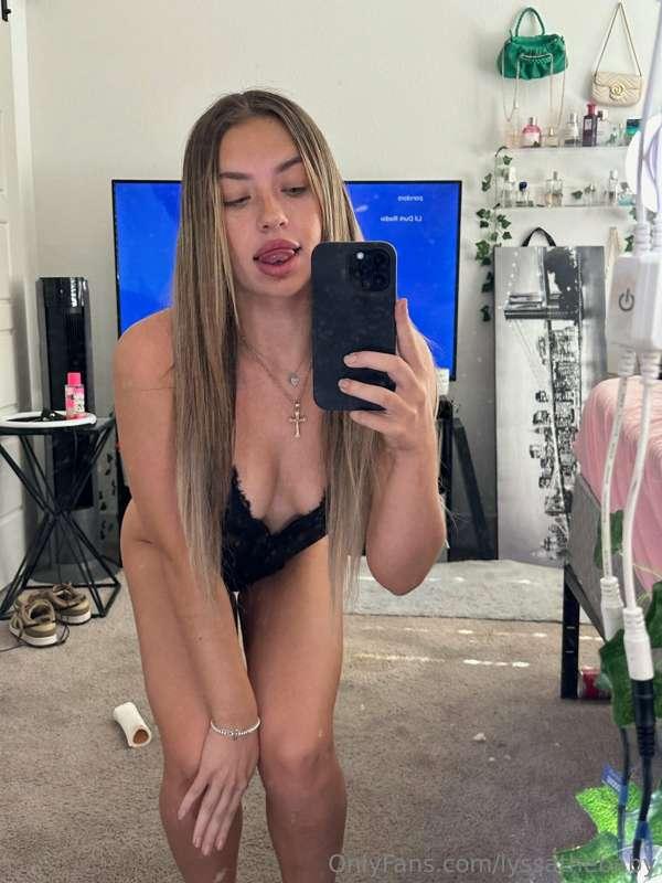 your dream girl 💋