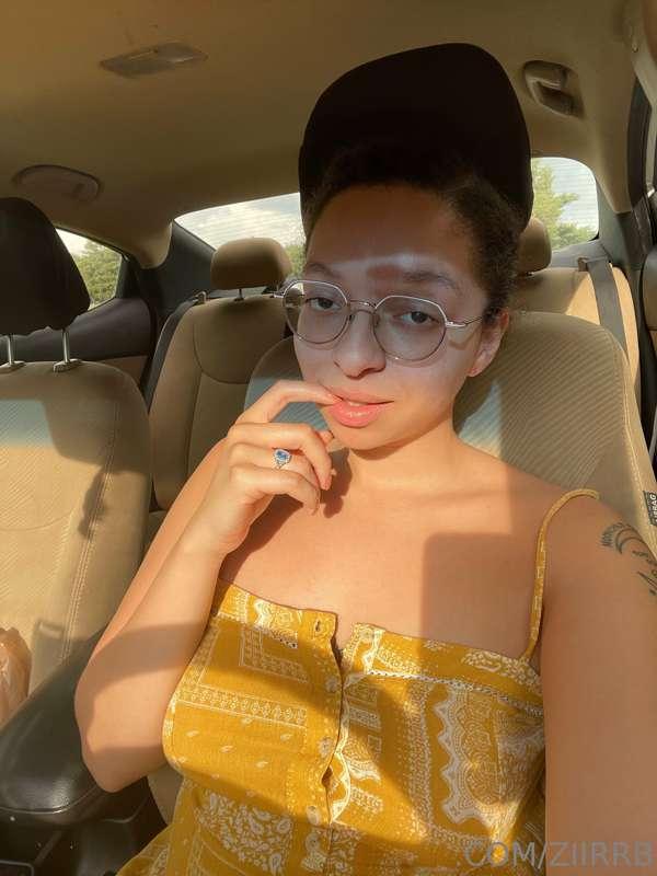 Getting horny in my car😛