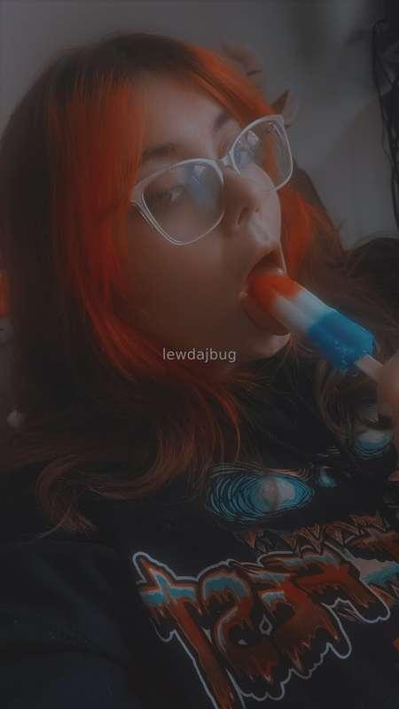 Hmm wish it was you I was sucking on instead of this popsicl..