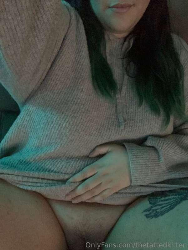 Who doesn’t love a cheeky pussy pic? 🤭
