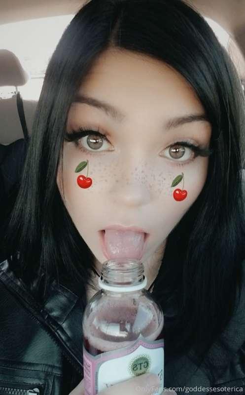 Such a busy day today. Here's me enjoying some kombucha💜 Thi..