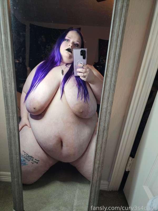 #fyp #bbw #ssbbw #bigtitties #bigboobs 

Can I get in my knees for you? 