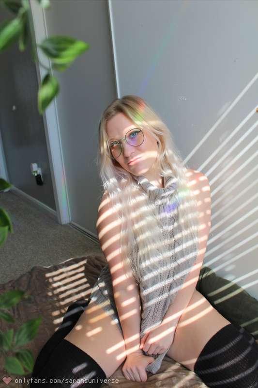 Happy Monday! Hope my pussy helps you start your week off ri..