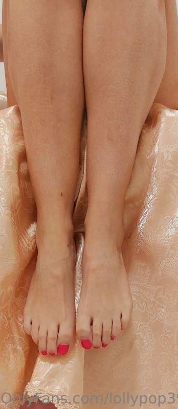 Suck my long toes 👅💋