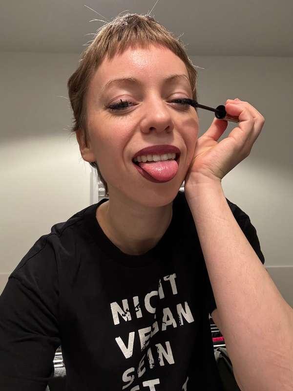 lieber geschminkt oder natürlich? 😲💄hab nen schönen tag ❤️