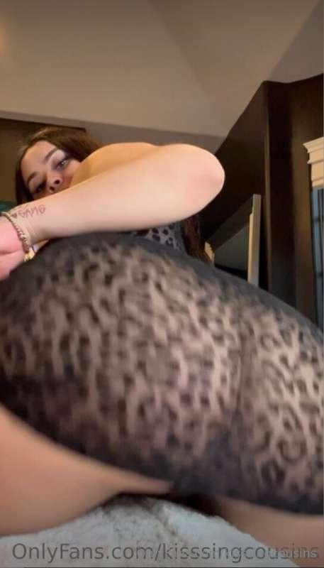 Let me slap and clap this pussy on your dick 🐱😈 @val2legit