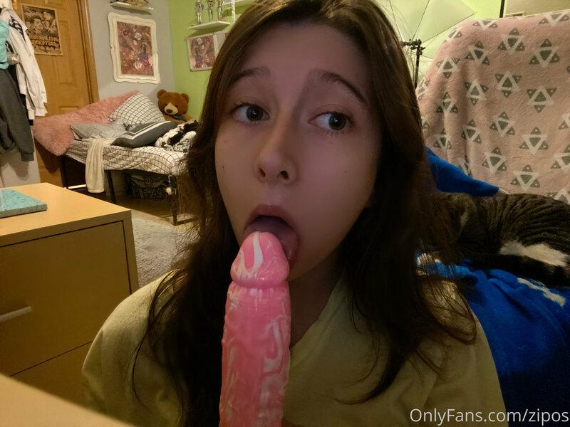 Cum join me on my VIP and see me play with this ;))) OnlyFan..