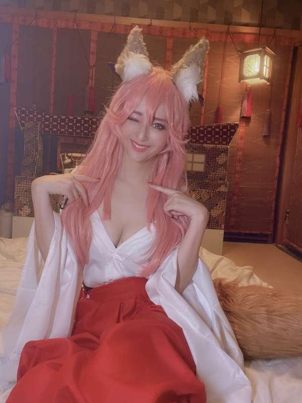 Shrine maiden Tamamo 