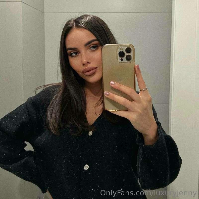 Sweet luxury brunette waiting for you🏆🥇 Where is my favourit..