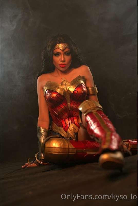 Preview for todays post 
Tied up Wonder Woman anyone?