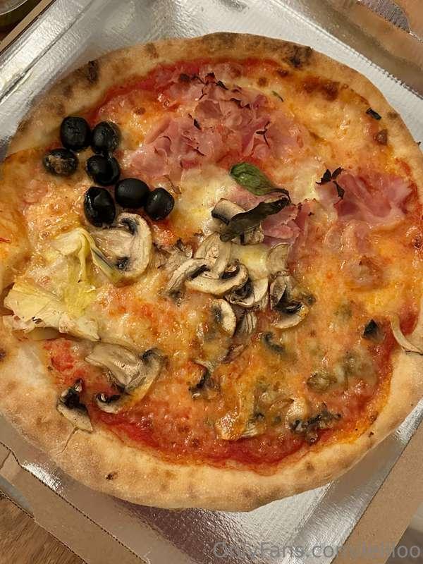 I ate almost a whole pizza last night ahahah, sometimes you ..
