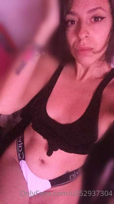 this latina is very hot 🔥in the middle of winter ❄️