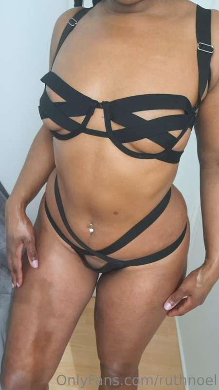 Do you like my new lingerie? 😍😍