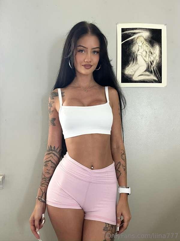 Swipe if you want me to flash 😈