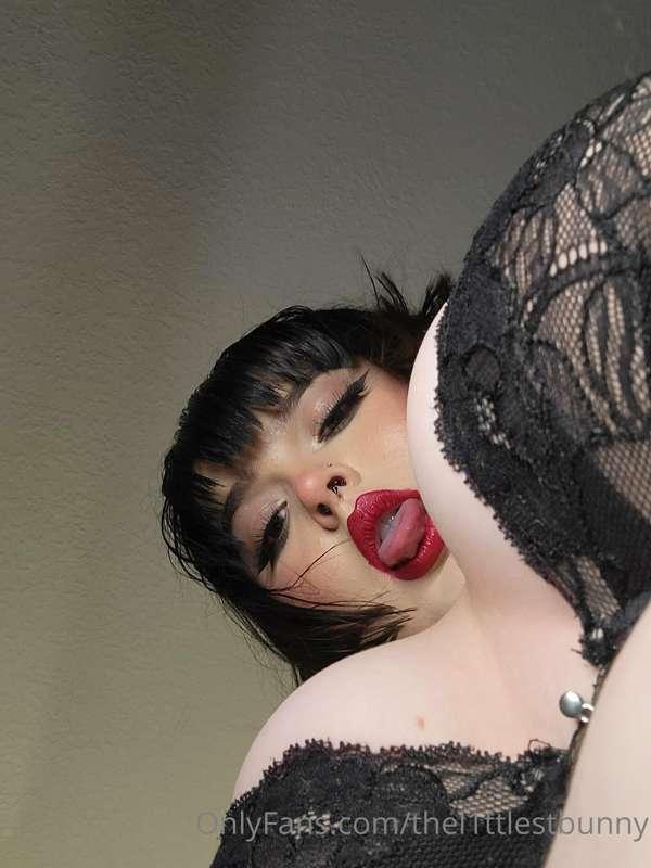 who wants to help ruin my makeup tonight??