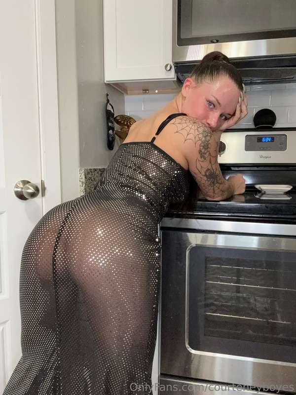 i’m just a horny girl on the stove begging for it 😩