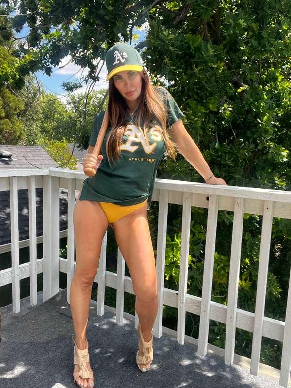 Reppin the green and gold ⭐️💚