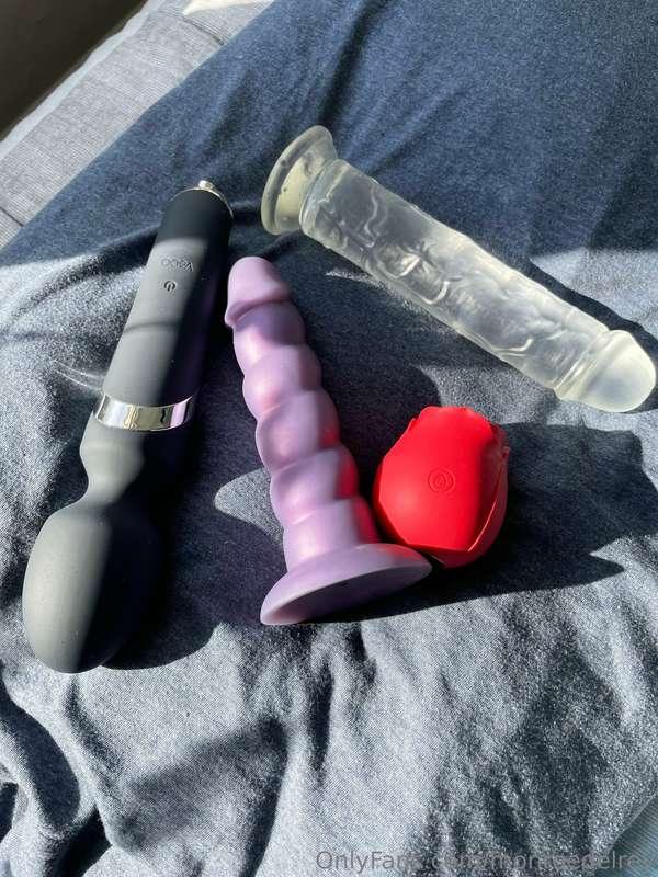 What should we play with first ?? 🤭