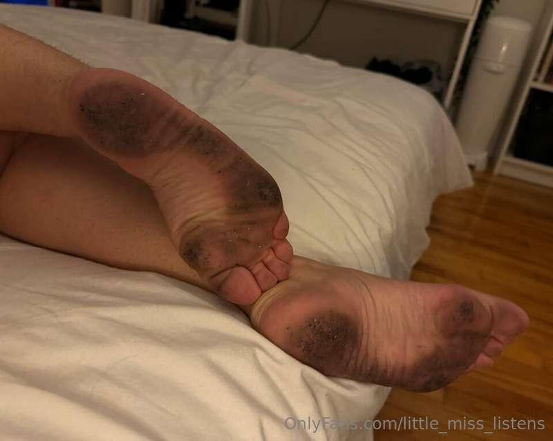 Hay Guys ! 🤭🤭🤭 I really like showing you all my dirty feet, ..