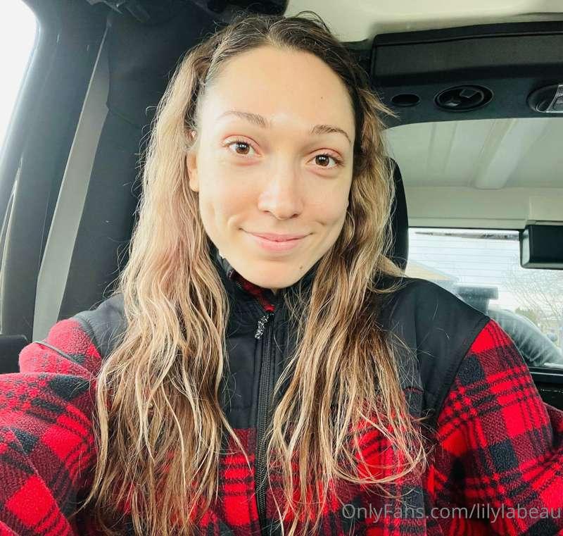 😊💖 No make up, messy hair, but so excited about life and all..