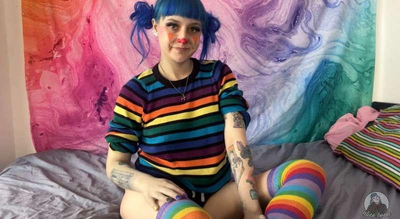 LITTLE WILLY JOI- Your favourite clown domme gives you jerk off instructions, calling you a wanker and telling you to stroke your little willy... can you last until the end? 

#clown #clowngirl #cute #bluehair #pigtails #british #english #petite #tattoos #tattooed #piercings #altgirl #alternative #femdom #femdompov #femdomjoi #sph #smallpenishumiliation