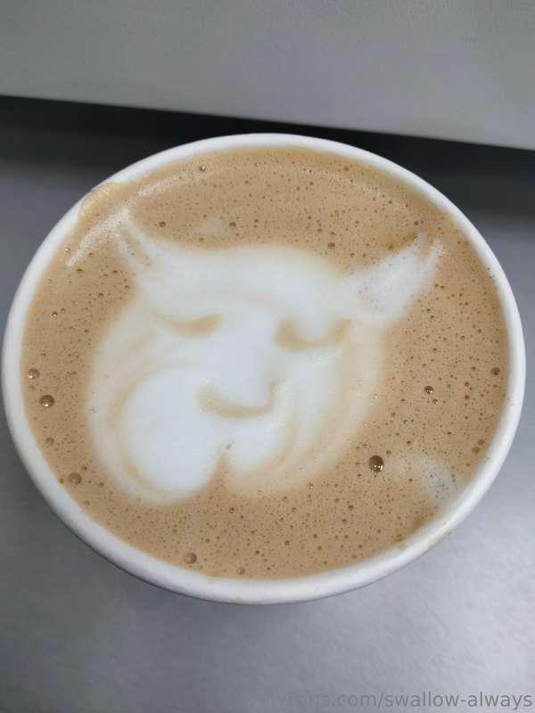 My coffee this morning was a sleepy 😽