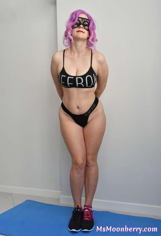 [SET OF 40 PREMIUM PHOTOS]NO JOKE! Join me for a hot workout..