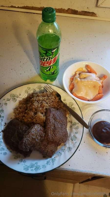 Breakfast, fuel to make some content and get it out today 😋 ..