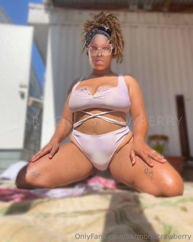 Making Monday look Sexy 💋 Good Morning ☀️  Have a Happy Mond..