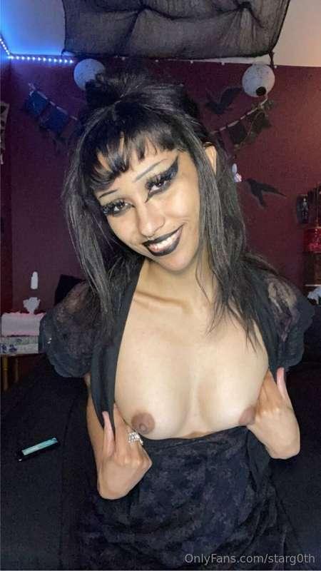 I love showing off my tiny titties any chance I get 😋🖤