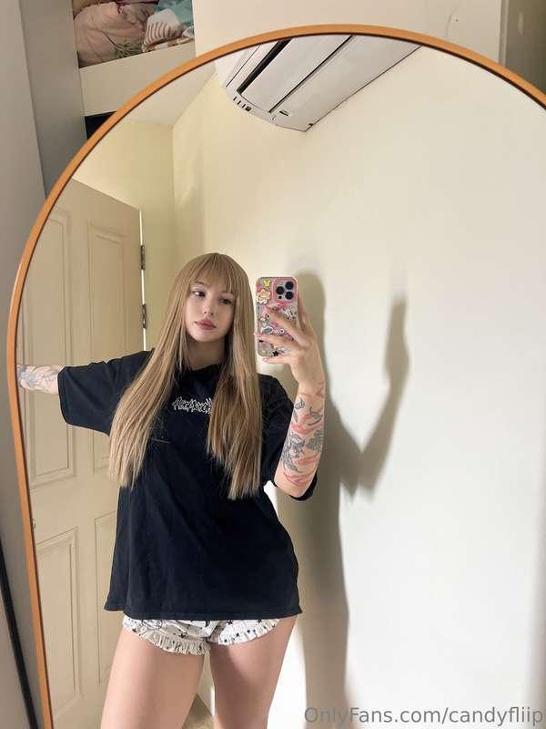 Looking in the mirror, I smile to charge myself with positiv..