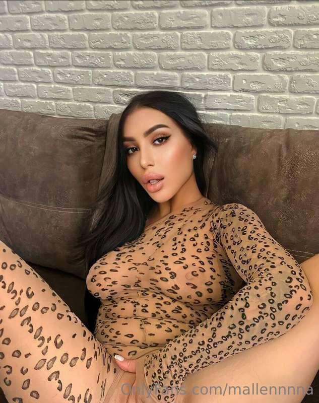 🔥 STOP SCROLLING 🔥@alina_greys 
🔥 Her wet pussy 🫦🫦 is waitin..