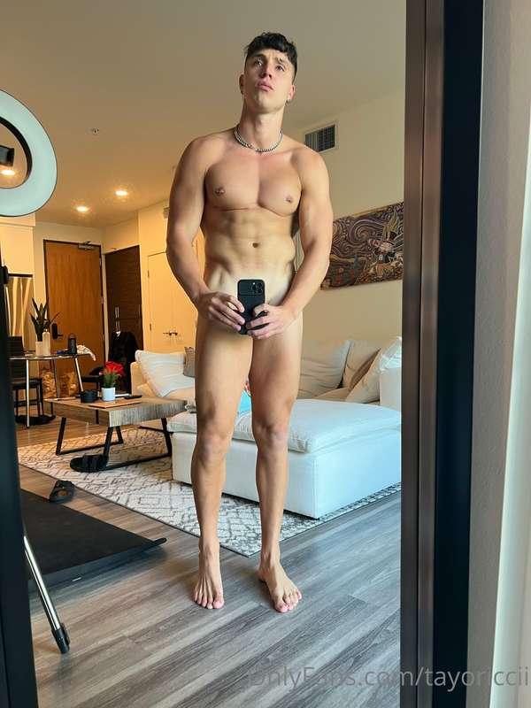 Hehe hello….wanna see me do something naughty on this sunday..