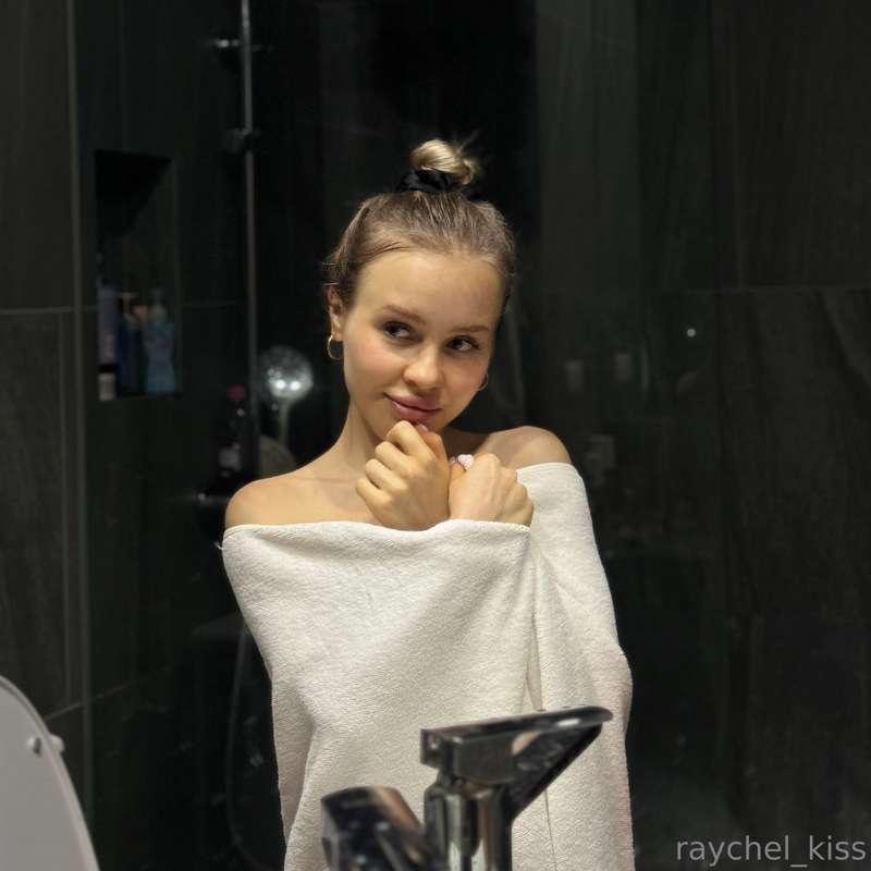 Cover me with your hugs like this towel😌💝