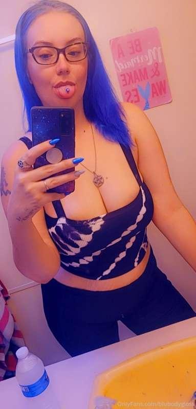 Hanging out with 2 of the besties tonight...
Send us tips fo..